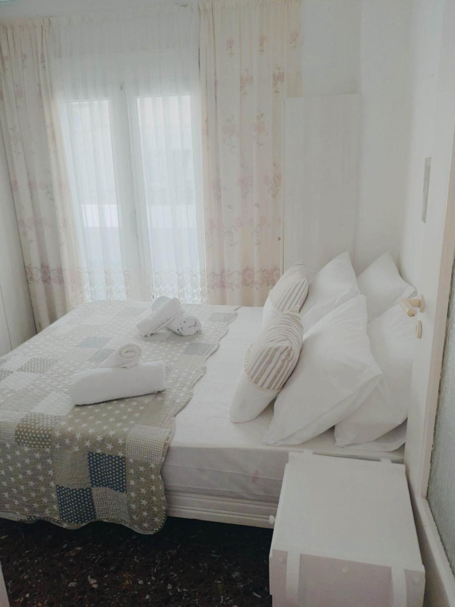 Sunny Central New Classic House Heraklion  Bagian luar foto