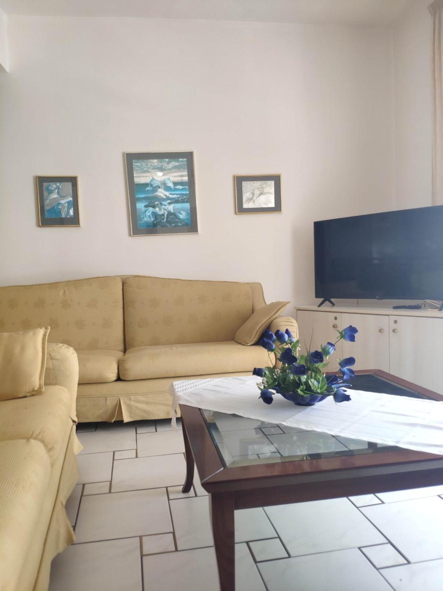Sunny Central New Classic House Heraklion  Bagian luar foto